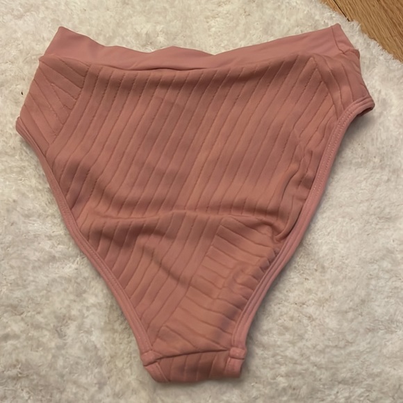 L Space Frenchie Bottom High Waisted Bitsy Cut in Primrose - Picture 4 of 4